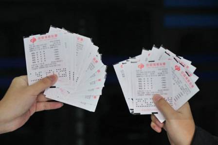 男子买彩票中600万被冒领男子中得600万彩票巨奖却遭冒领，揭开背后的真相引人深思